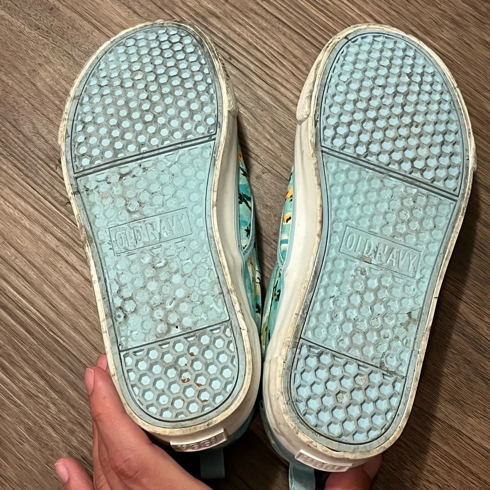 Old Navy Boys Shoe Size 4 Paradise Washed Print Canvas Slip-On Sneakers